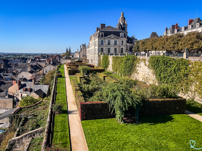 Découvrez les terrasses des jardins de l'Evêché